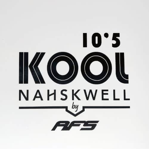 Logotipo oficial de Kool Nashwel, que representa la marca con elegancia y sencillez