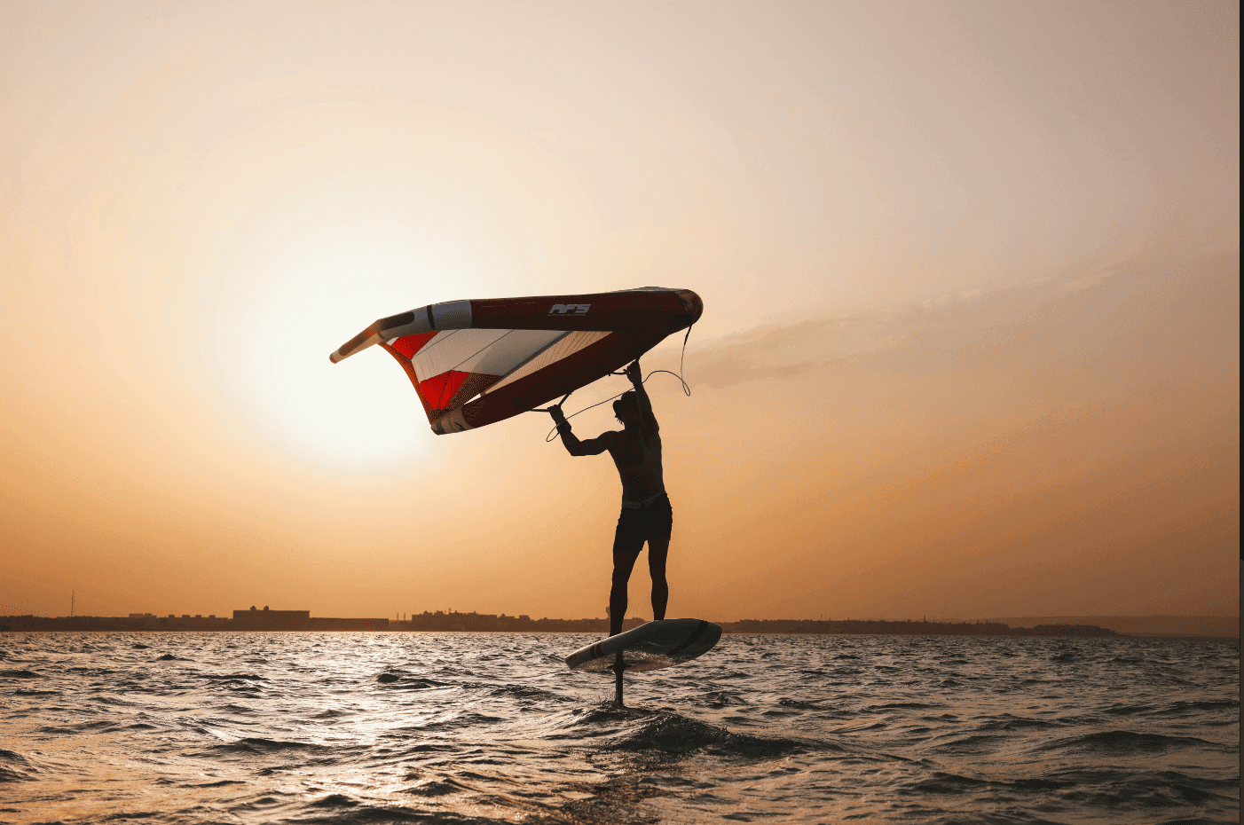 Comment piloter la voile en wing foil ?