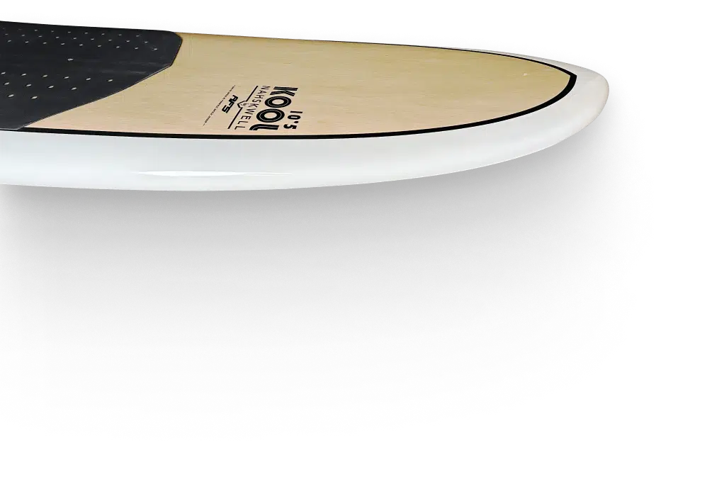 Planche de surf avec un motif noir et blanc